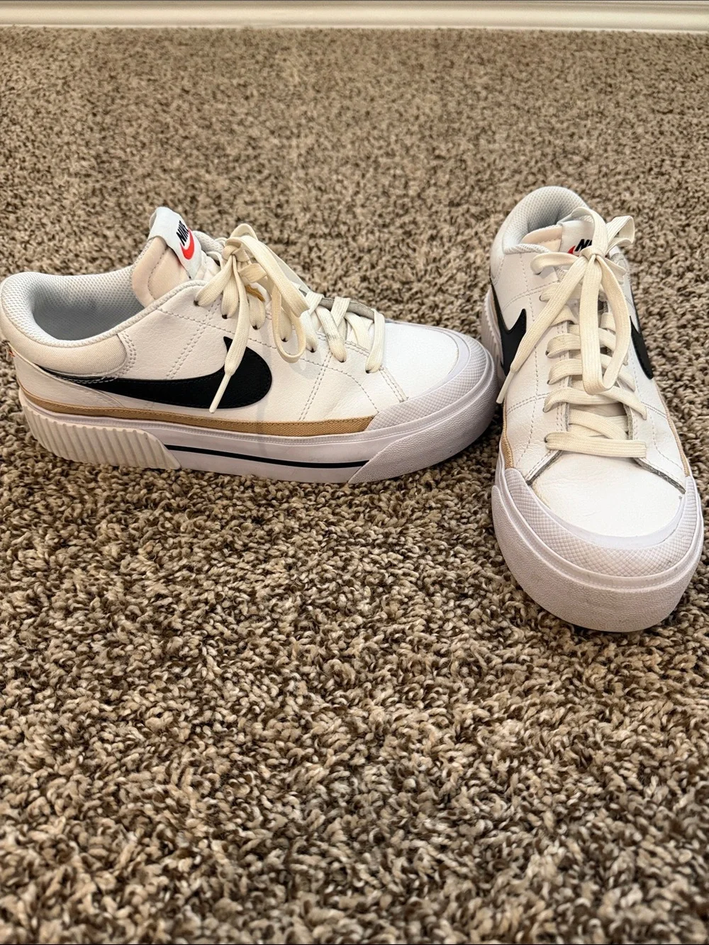 Nike Woman’s Court Legacy Shoes